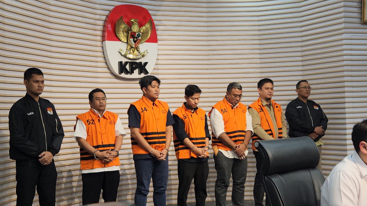 KPK Tahan 5 Tersangka Kasus Korupsi RSUD Kolaka Timur. (BeritaNasiona/Panji)