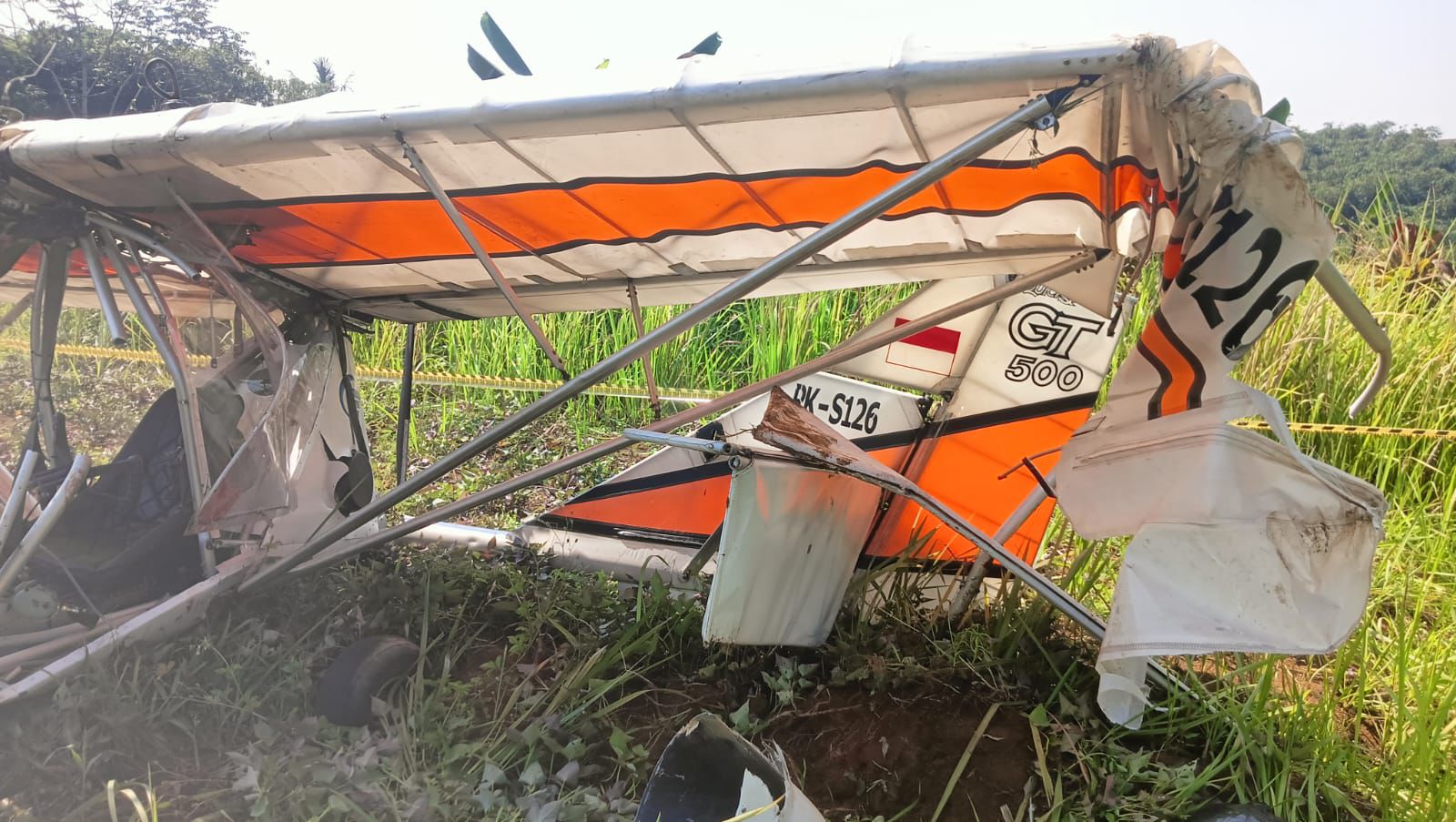 Kronologi Jatuhnya Pesawat Latih di Bogor yang Tewaskan Marsma TNI Fajar Adriyanto Kecelakaan pesawat latih jenis Microlight Fixedwing Quicksilver GT500. (Foto.doc. Dispenau)