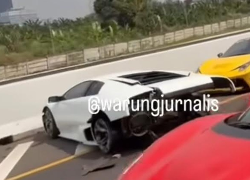 Lamborghini putih kecelakaan (Foto/Instagram Warungjurnalis)