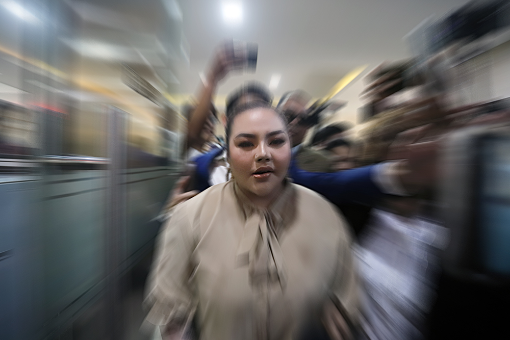 Model sekaligus selebgram Lisa Mariana telah tiba di Gedung Bareskrim Polri, Jakarta Selatan. Kedatangannya untuk memenuhi undangan tes DNA. (BeritaNasional/Elvis Sendouw/HO DR)