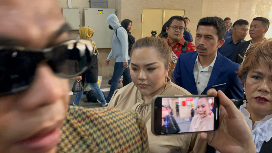 Lisa Mariana Hadir Bersama Anak Jalani Tes DNA, Harap Tak Ada Rekayasa Model sekaligus selebgram Lisa Mariana telah tiba di Gedung Bareskrim Polri, Jakarta Selatan. (BeritaNasional/Bachtiarudin Alam)