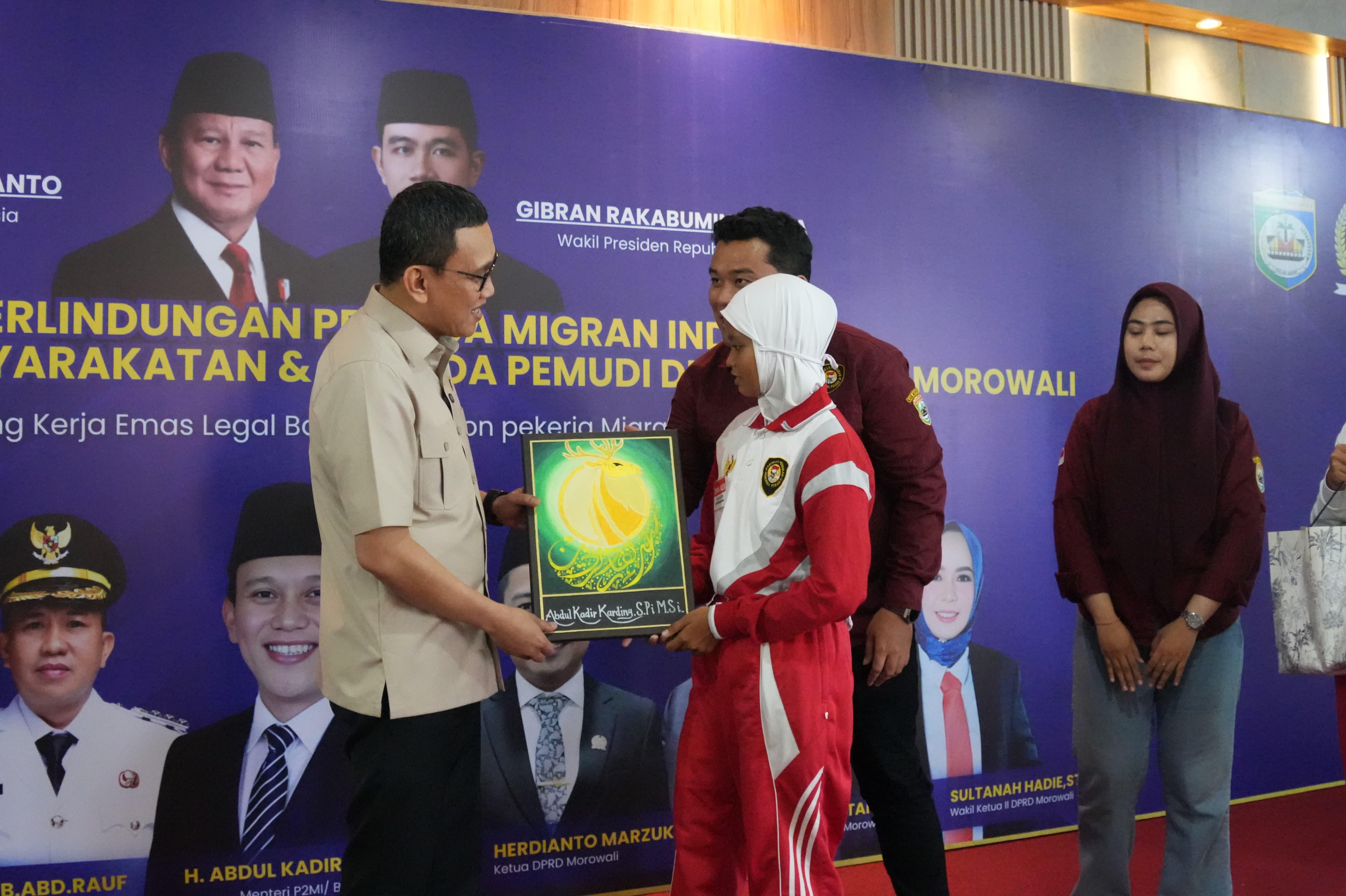 Menteri P2MI hadiri kegiatan Sosialisasi Pelindungan Pekerja Migran Indonesia bersama organisasi kemasyarakatan dan pemuda di Kabupaten Morowali. (BeritaNasional/Elvis Sendouw/HO Hms P2MIK)