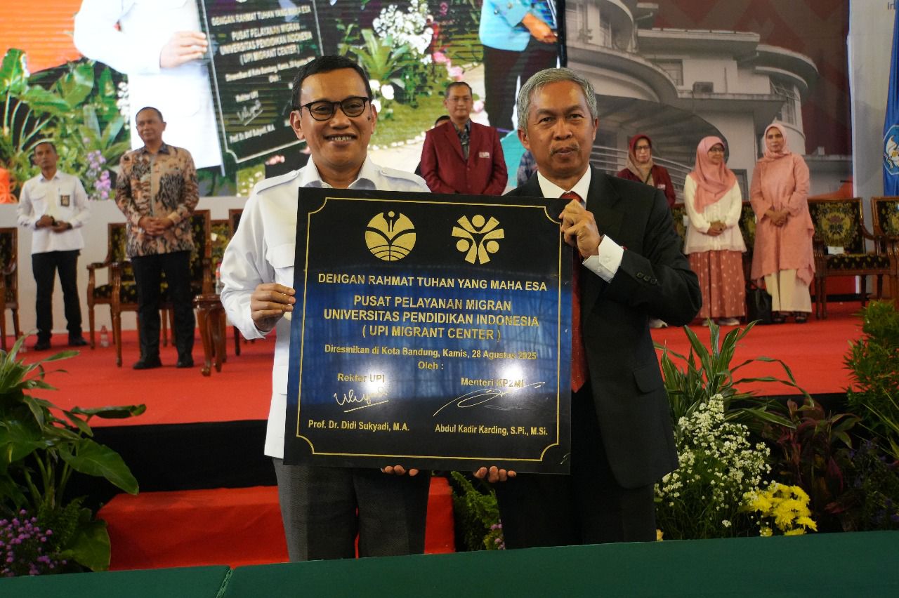 Menteri Pelindungan Pekerja Migran Indonesia (P2MI) Abdul Kadir Karding meresmikan Migrant Center di Universitas Pendidikan Indonesia (UPI), Bandung, Jawa Barat.(BeritaNasional/Elvis Sendouw/HO P2MI)