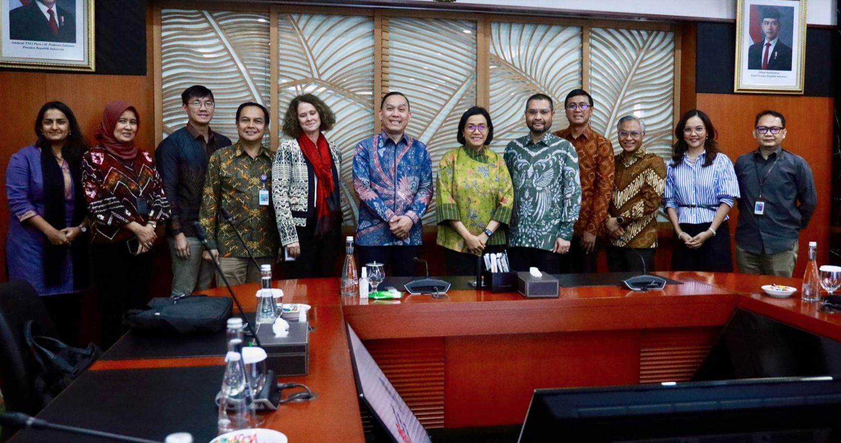 Sri Mulyani dan Bank Dunia Bahas Infrastruktur Desa hingga Energi Terbarukan Menteri Keuangan (Menkeu) Sri Mulyani Indrawati menerima kunjungan Executive Director for the Southeast Asia Voting Group (EDS16) World Bank. (Foto/Kemenkeu)