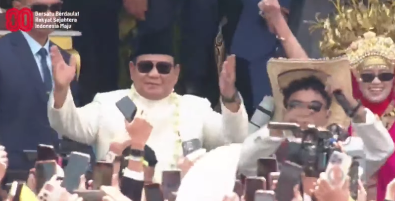 Presiden Prabowo Subianto ikut bergoyang di acara HUT ke-80 RI di Istana Merdeka. (Foto/Tangkapan layar)