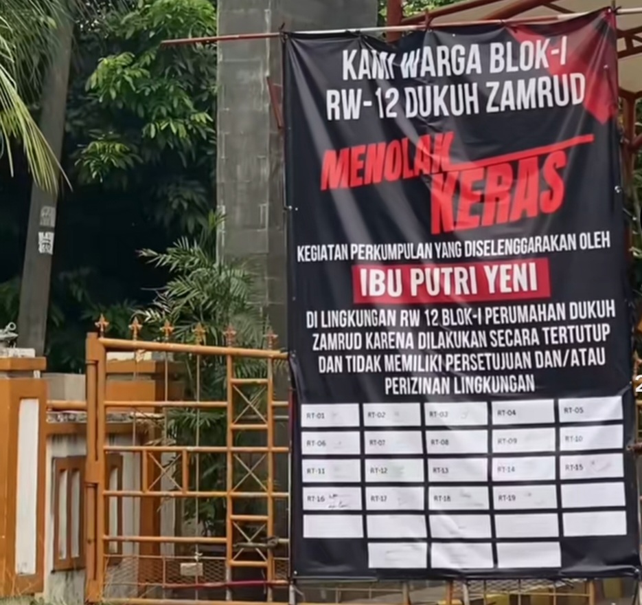 Spanduk penolakan terhadap pengajian Umi Cinta Bekasi. (BeritaNasional/dok pribadi)