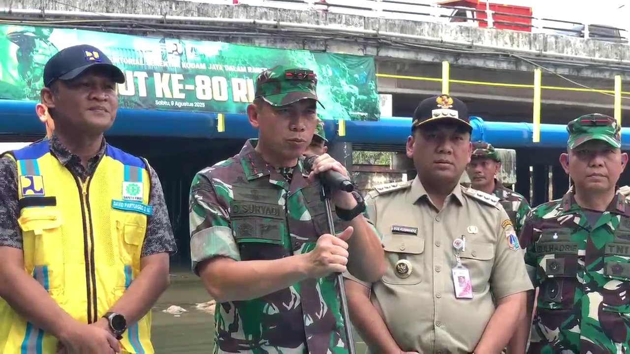 Pangdam Jayakarta Mayjen TNI Deddy Suryadi (dua dari kiri) saat memberikan keterangan pers. (Foto/Istimewa)