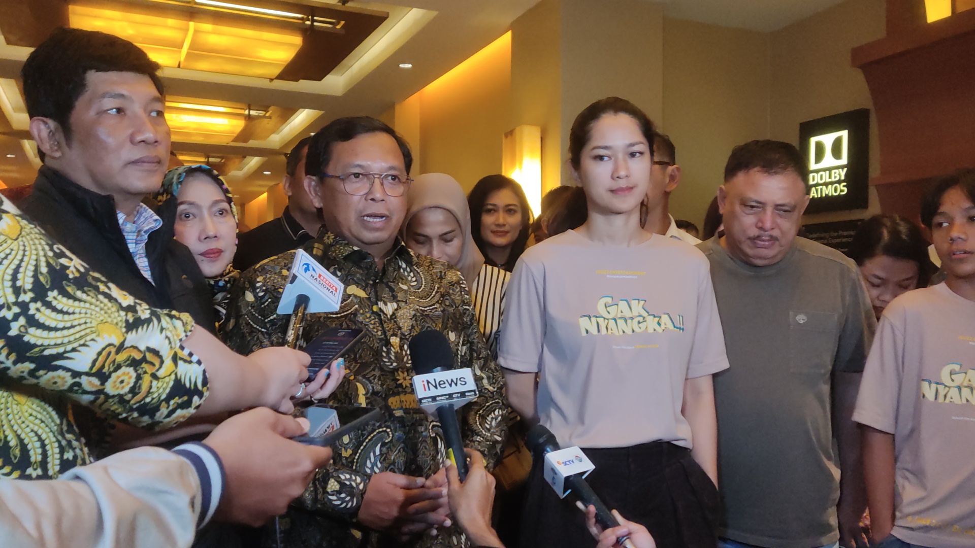 Sekjen Partai Demokrat Herman Khaeron saat diwawancarai setelah nobar film Gak Nyangka. (BeritaNasional/Ahda)