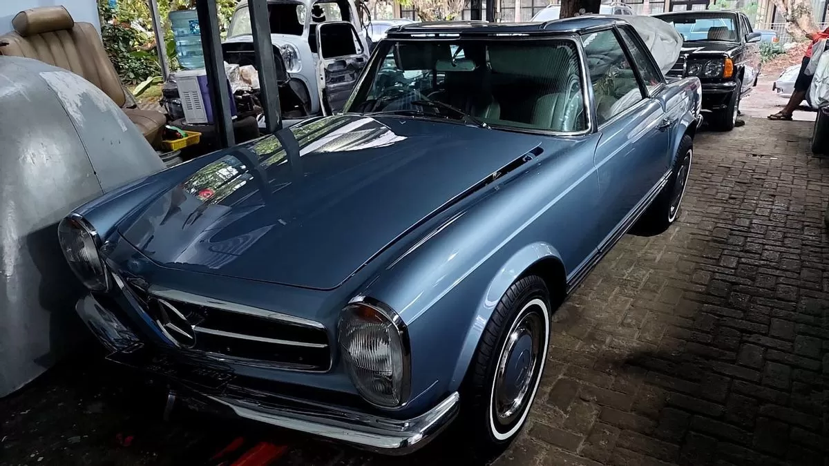 Perkara Korupsi Iklan BJB, KPK Sita Mercy Presiden BJ Habibie Penampakan mobil Mercy classic milik eks Gubernur Jabar Ridwan Kamil yang disita KPK. (Foto/Sinpo.id/istimewa)