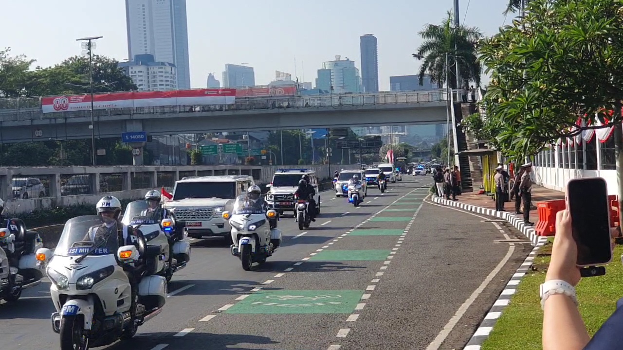 Rombongan iring-iringan Presiden Prabowo Subianto tiba di Gedung Parlemen, Senayan, Jakarta. (BeritaNasional/BeritaNasional)