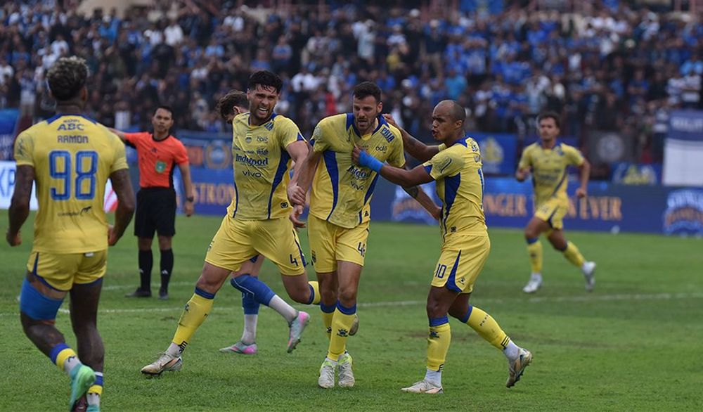 Persib Bandung Gagal Menang dari PSIM, Ini Evaluasi Bojan Hodak Laga PSIM Yogyakarta vs Persib Bandung dalam laga Super League. (Foto/persib.co.id)