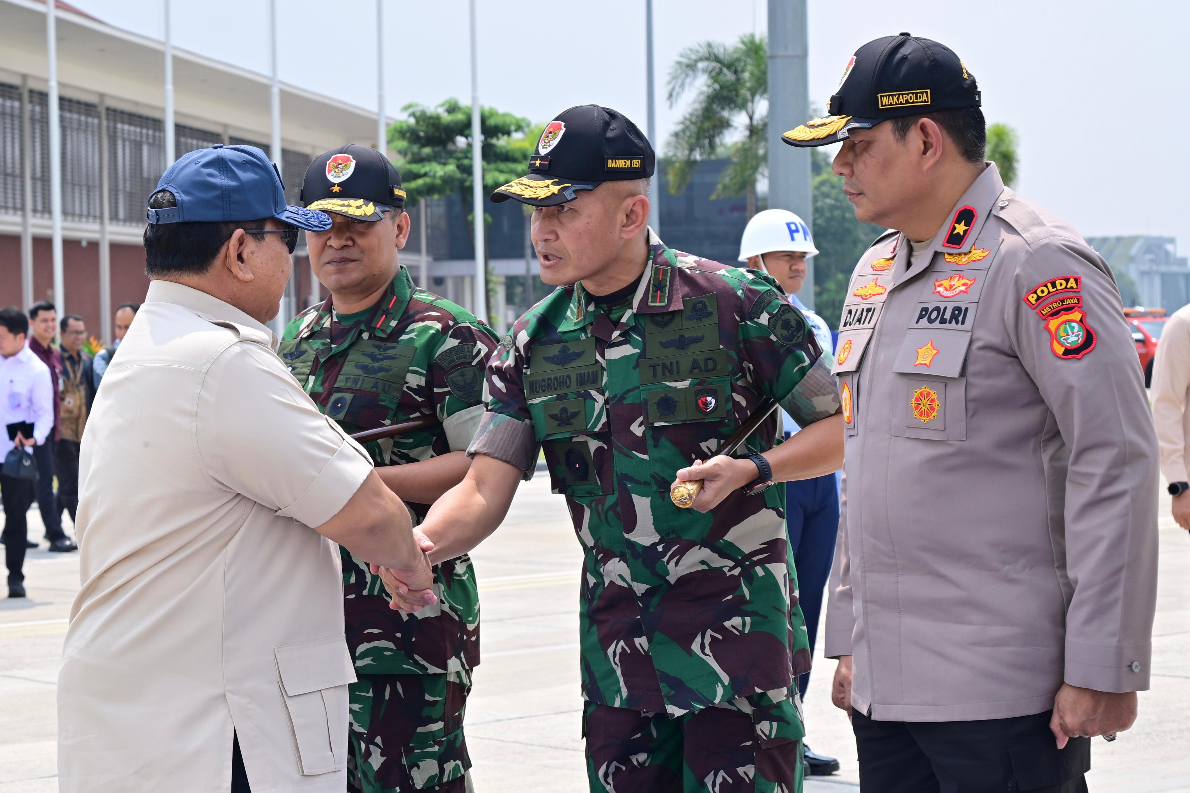 Pesan Tegas Prabowo: Latih Pasukan dengan Keras, Bukan dengan Kekejaman Suasana upacara gelar pasukan operasional dan kehormatan militer tahun 2025. (Foto/doc. Setkab)