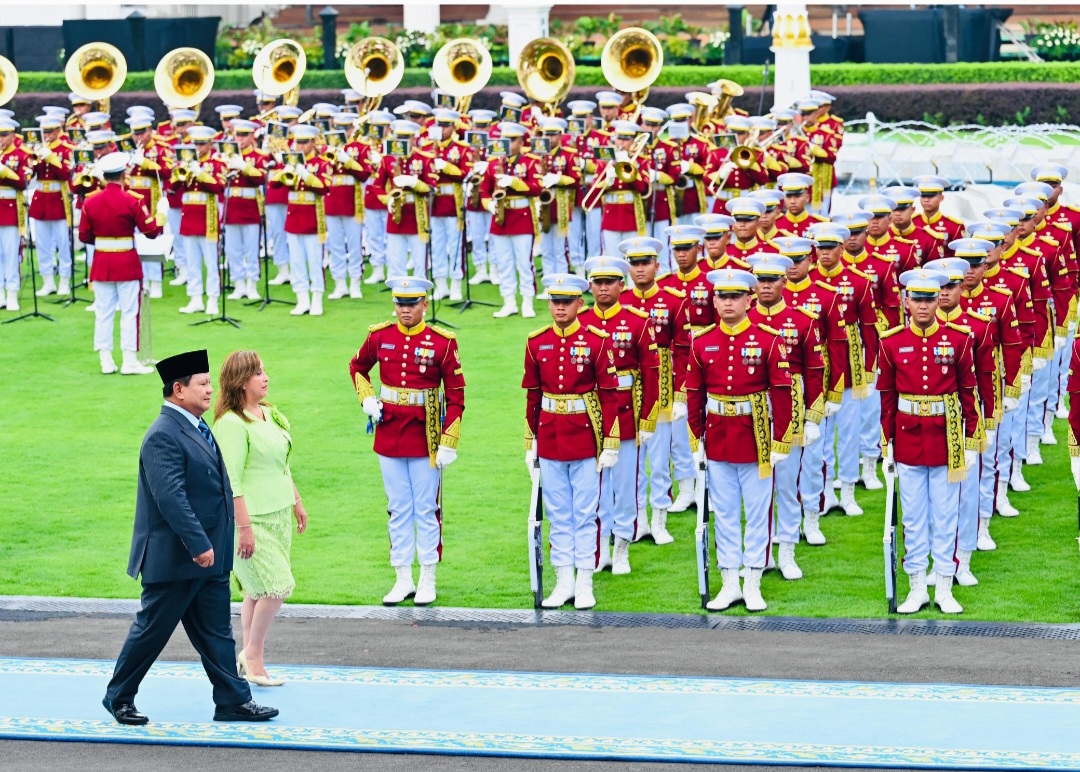 Presiden Prabowo Subianto bersama Presiden Peru Dina Ercilia Boluarte. (BeritaNasional/Setpres)