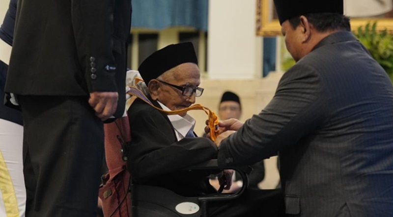 Prabowo Anugerahkan Tanda Kehormatan ke Nyak Sandang (Foto/PBMI)