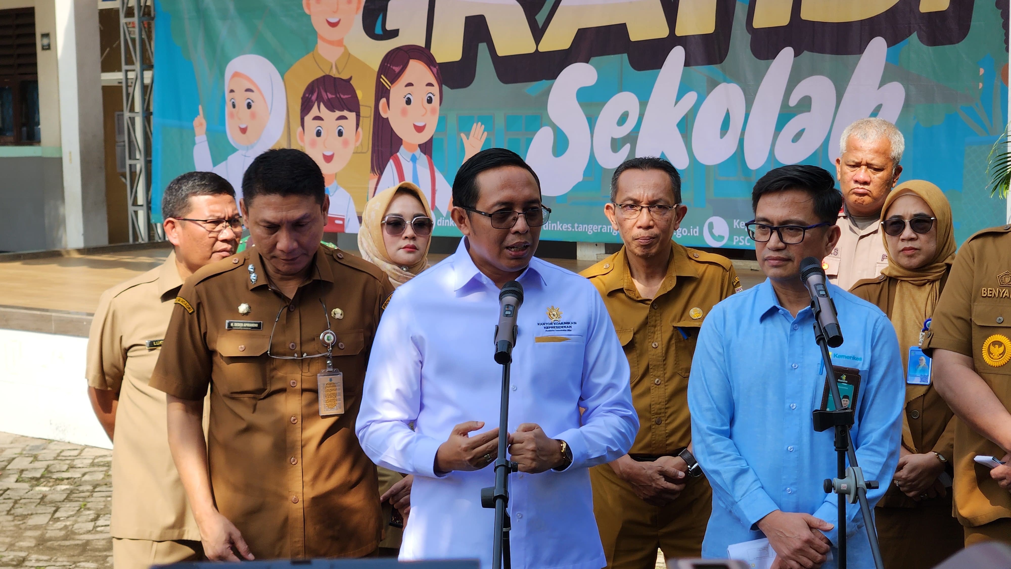 Kepala Komunikasi Kepresidenan Hasan Nasbi memberikan keterangan. (BeritaNasional/Panji)