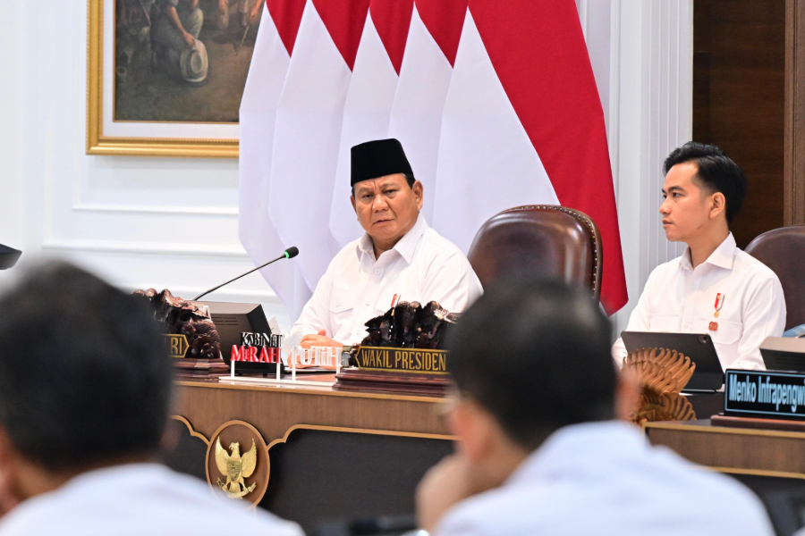 Presiden Prabowo Subianto memimpin Sidang Paripurna ke-8 Kabinet Merah Putih di Istana Kepresidenan. (Foto/doc. Setpres)