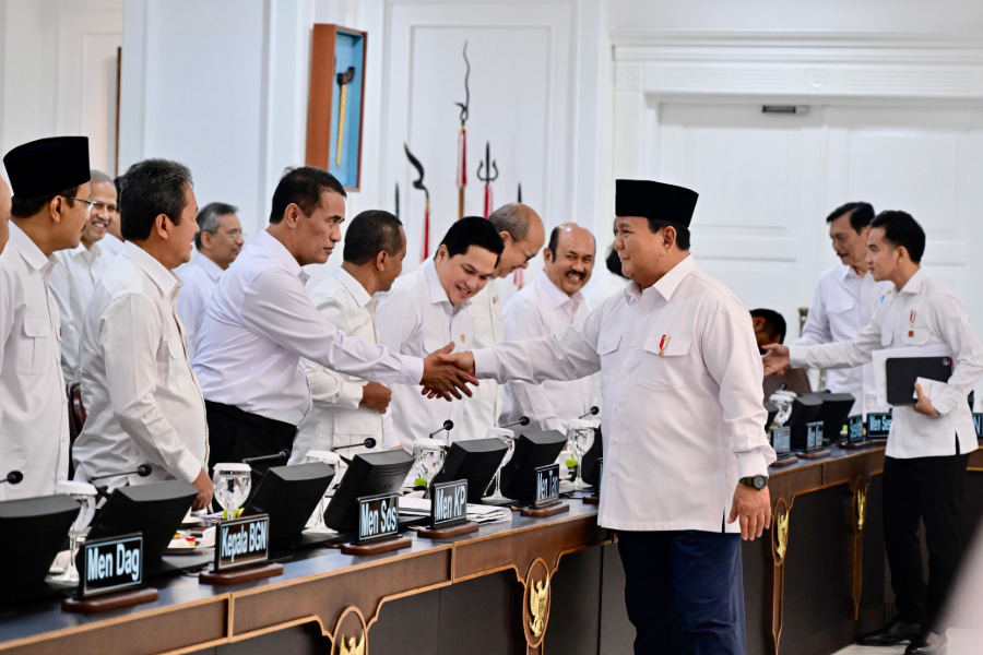 Presiden Prabowo Subianto memimpin Sidang Paripurna ke-8 Kabinet Merah Putih di Istana Kepresidenan. (Foto/doc. Setpres)