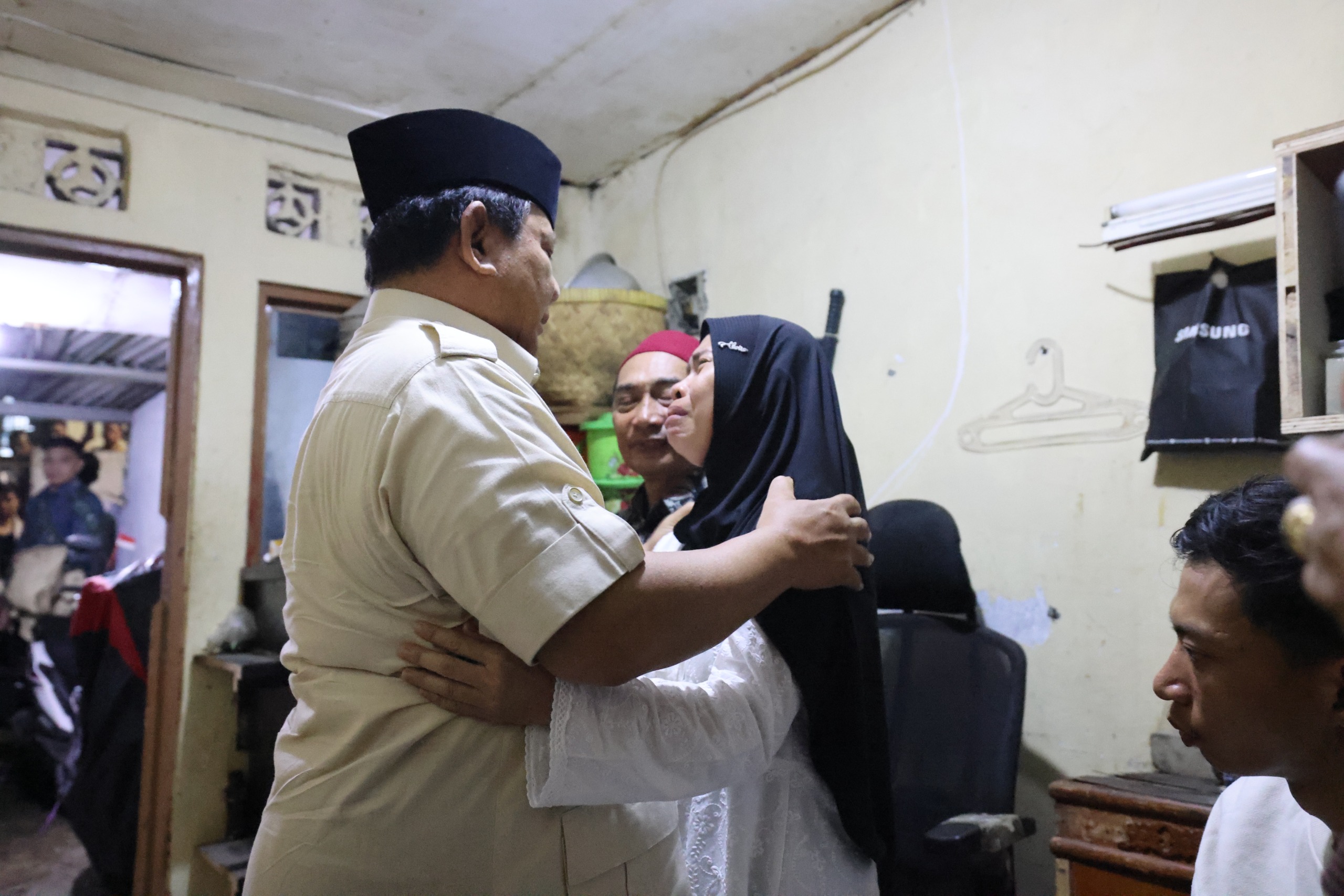 Presiden RI Datangi Rumah Duka Ojol yang Tewas Dilindas Rantis Brimob. (Foto/Tim Media Presiden)