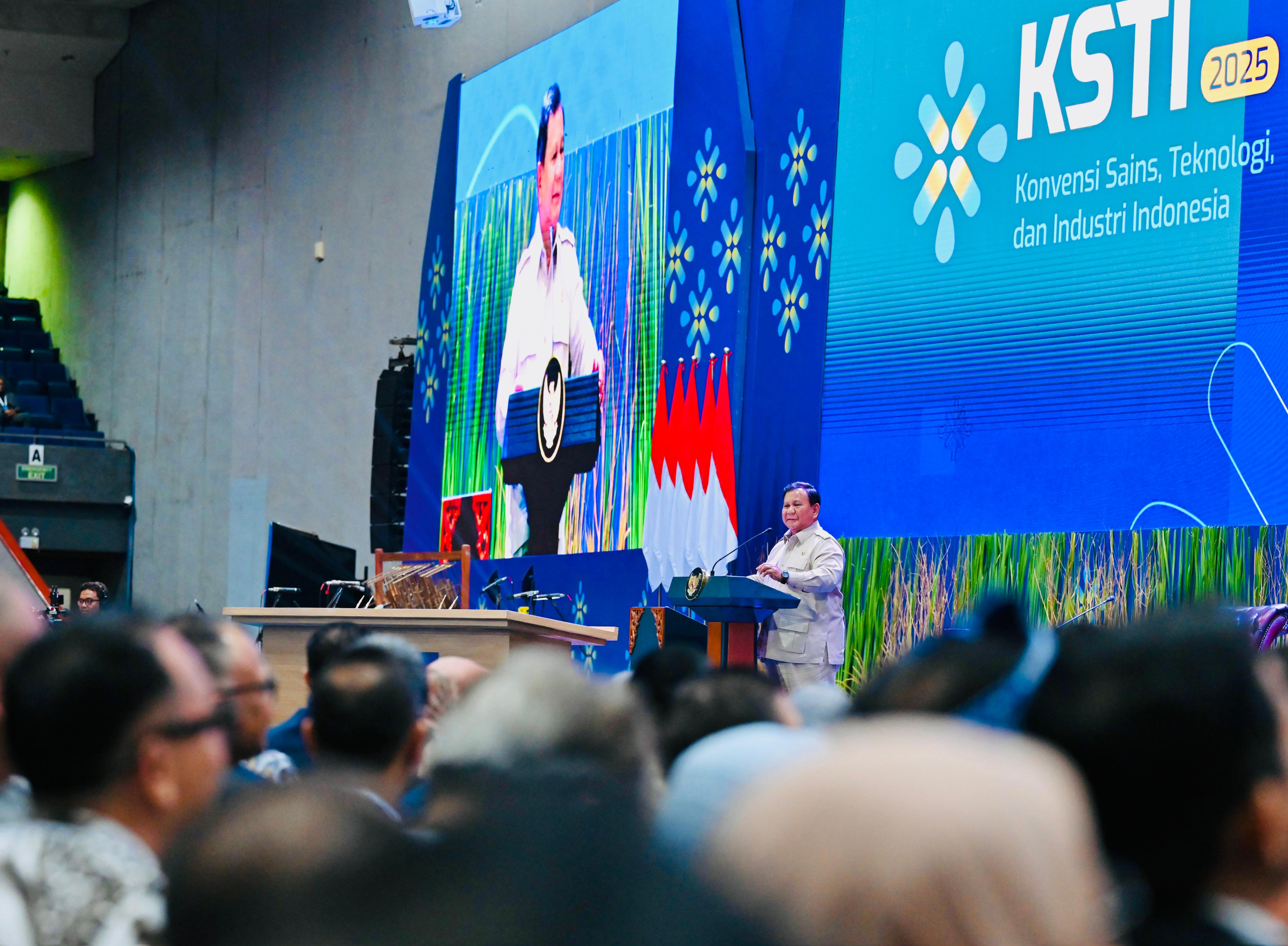 Presiden Prabow Subianto hadiri KSTI Indonesia 2025 di Bandung Jawa Barat. (BeritaNasional/ Setpres)