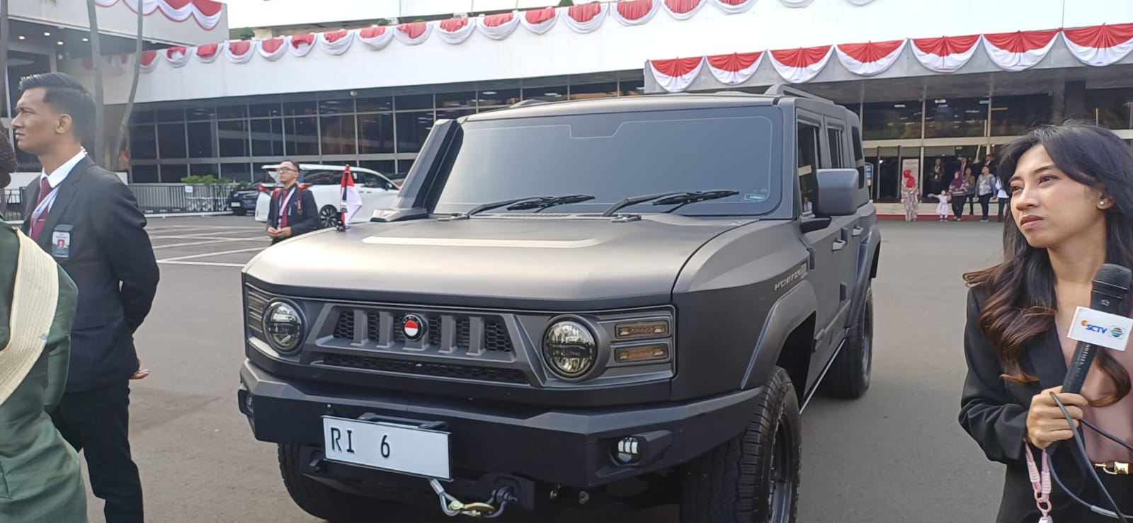 Puan Naik Mobil Maung ke Sidang MPR 2025. (BeritaNasional/Ahda)