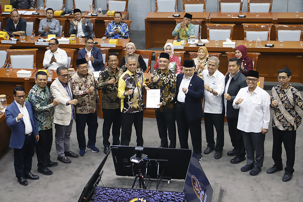 Rapat Kerja Komisi VIII dengan Pemerintah  bahas Pendapat Mini Fraksi-Fraksi terhadap RUU Perubahan Ketiga atas Undang-Undang No. 8 Tahun 2019 tentang Penyelenggaraan Ibadah Haji dan Umrah. (BeritaNasional/Elvis Sendouw)
