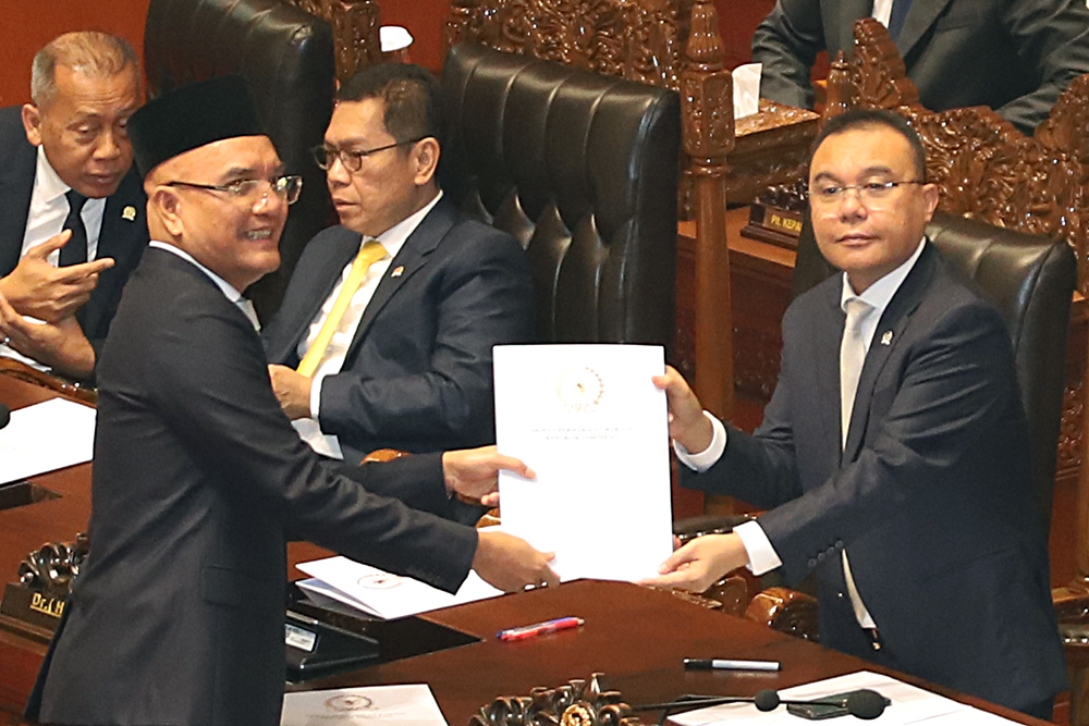 Rapat Paripurna menyetujui Rancangan Undang-Undang (RUU) tentang Perubahan Ketiga atas UU Nomor 8 Tahun 2019 tentang Penyelenggaraan Haji dan Umrah. (BeritaNasional/Elvis Sendouw)