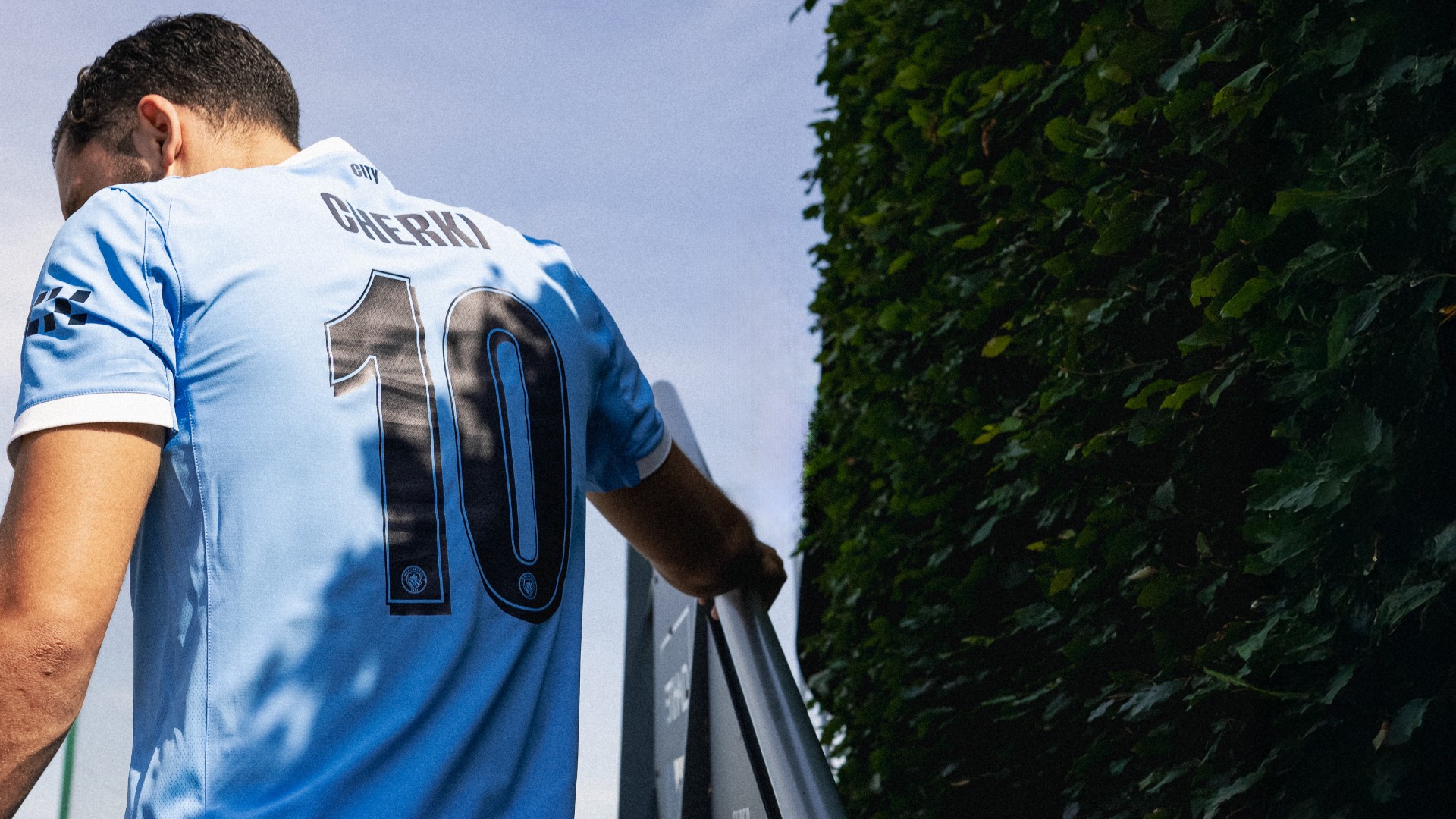 Rayan Cherki Kenakan Nomor 10 di Manchester City. (Foto/Manchester City)