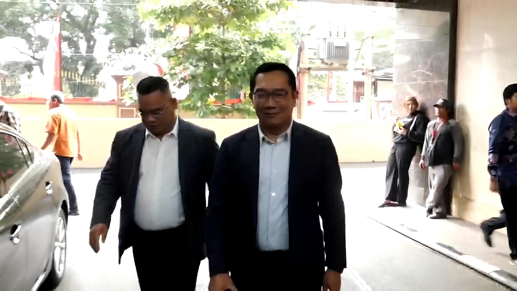 Hasil DNA Pastikan Bukan Ayah Anak Lisa Mariana, Ridwan Kamil Merasa Lega Ridwan Kamil saat tiba di Bareskrim Polri. (BeritaNasional/Bachtiar)