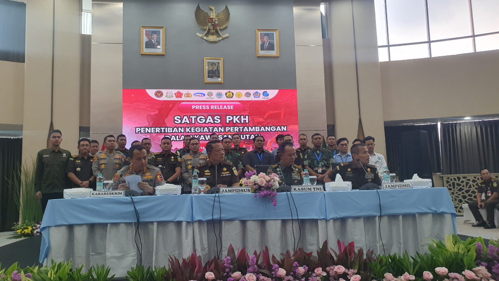 Satgas PKH menggelar konferensi pers soal penertiban pertambangan di kawasan hutan. (BeritaNasional/Bachtiarudin Alam)