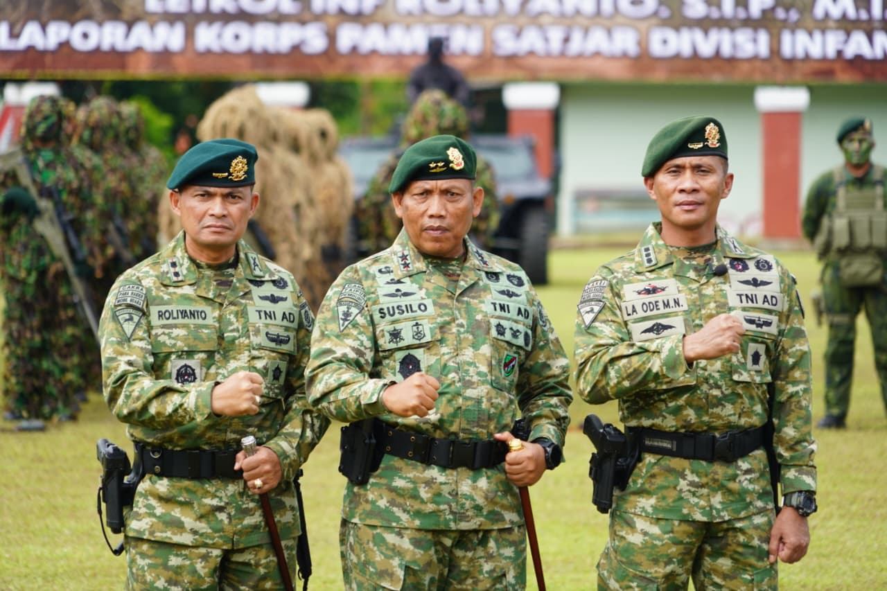 Serah terima jabatan Danbrigif 9/DY/2 Kostrad dan Tradisi Laporan Korps Pamen Divif 2 Kostrad (BeritaNasional/Elvis Sendouw/HO Puspen TNI)