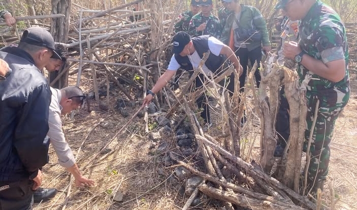 Sesalkan Penembakan WNI oleh Aparat Timor Leste, Kemenhan Segera Ambil Langkah Koordinasi Aparat memeriksa tempat kejadian penembakan warga NTT di dusun Nino. (BeritaNasional/istimewa)