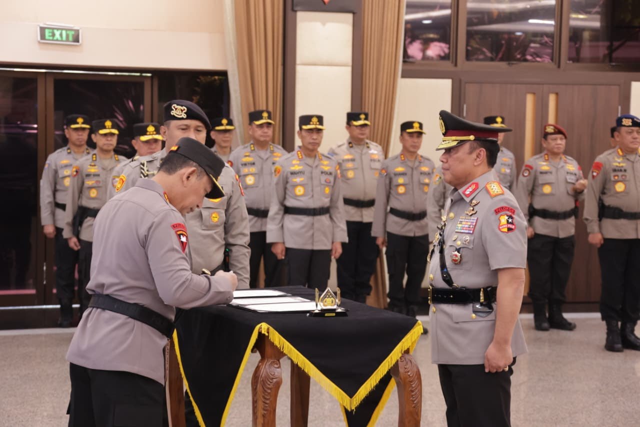 Wakapolri Komjen Deddy Prasetyo dilantik Kapolri Jenderal Listyo Sigit Prabowo. (BeritaNasional/dok Tribrata)