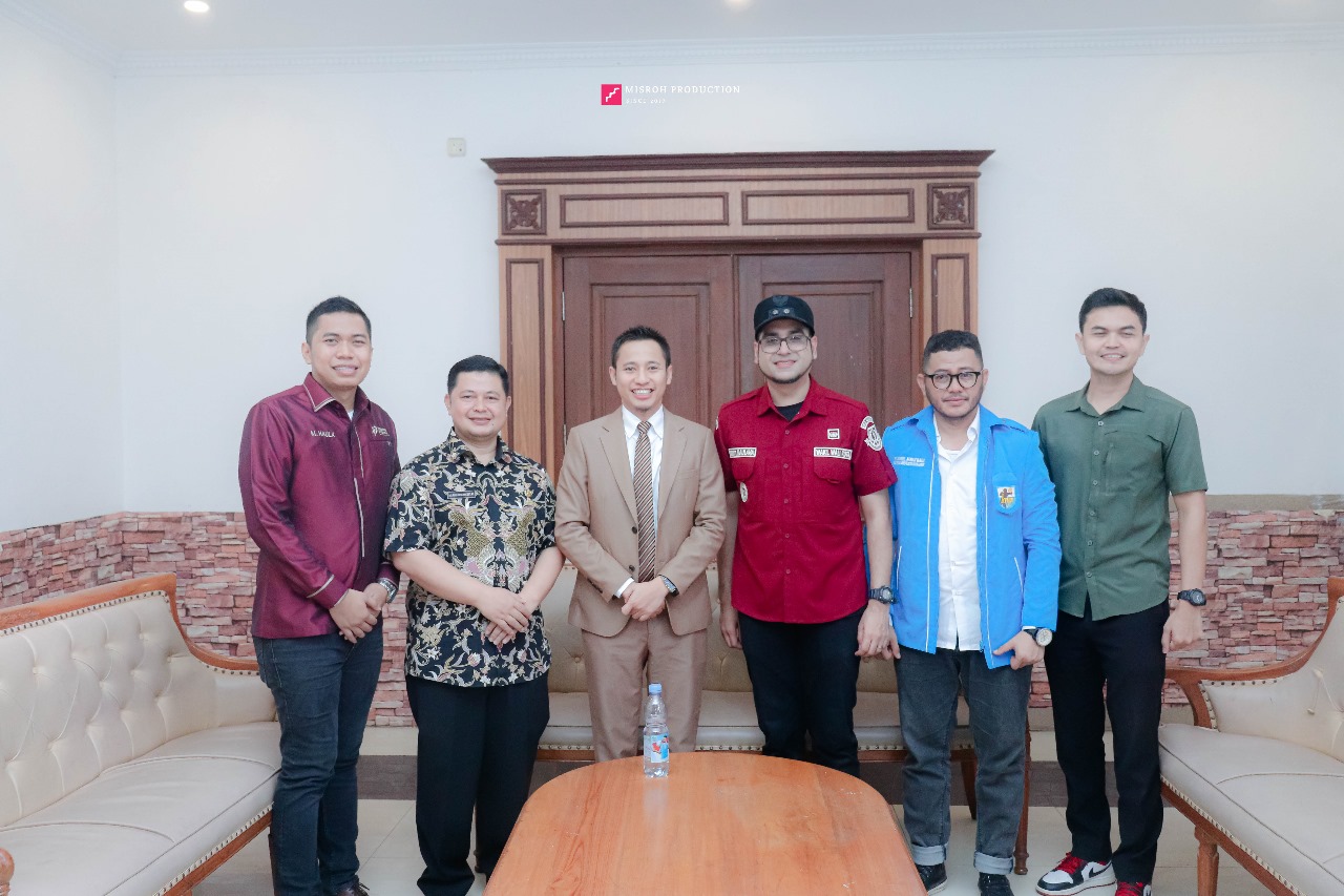 Ketua Umum WIMNUS Syafii Efendi berfoto bersama jajaran pemerintah daerah. (BeritaNasional/istimewa)