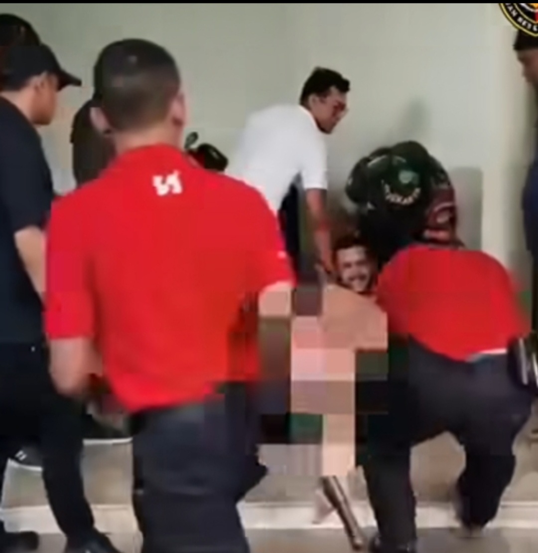 WNA Ngamuk Lukai Diri saat di Hotel Jaksel, Ternyata Ini Penyebabnya Basel WNA Uni Emirat Arab mengamuk di hotel Jaksel. (BeritaNasional/Bachtiarudin)