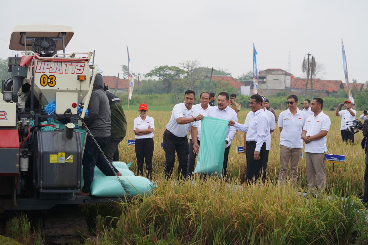 Jaksa Agung ST Burhanuddin bersama Menteri Pertanian Amran Sulaiman (BeritaNasional/Bachtiarudin)