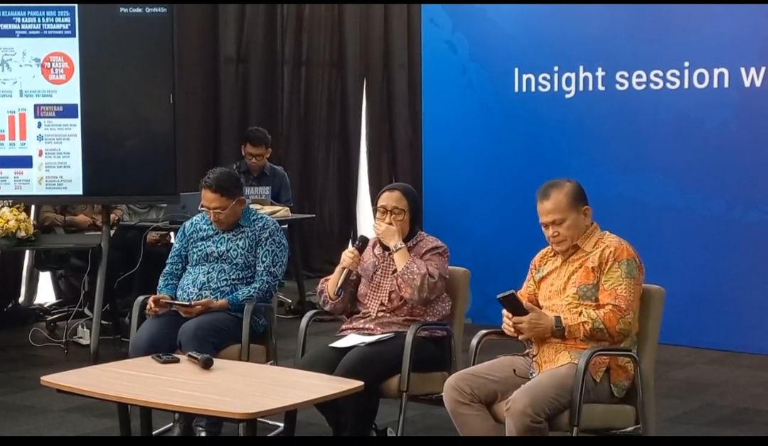 Wakil Kepala BGN Nanik S Deyang menangis meminta maaf atas kejadian keracunan MBG (BeritaNasional/Lydia)