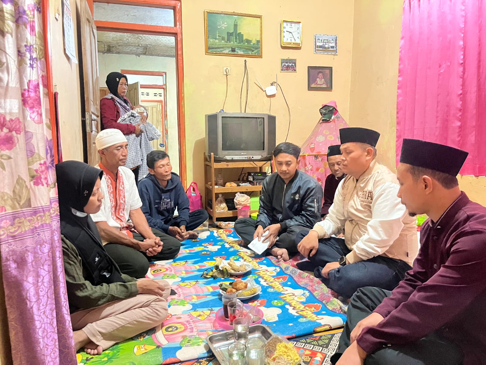 Anggota DPR Rokhmat Ardiyan Bantu Bayi Bocor Jantung Asal Kuningan Dirujuk ke Jakarta. (Foto/Istimewa)