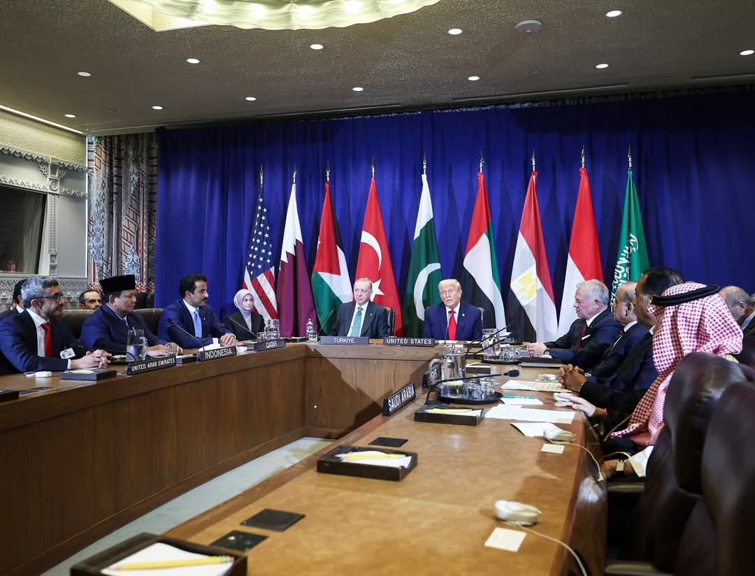 Presiden Indonesia Prabowo Subianto (dua dari kiri) dalam petemuan multilateral di sela Sidang PBB. (Foto/Instagram)