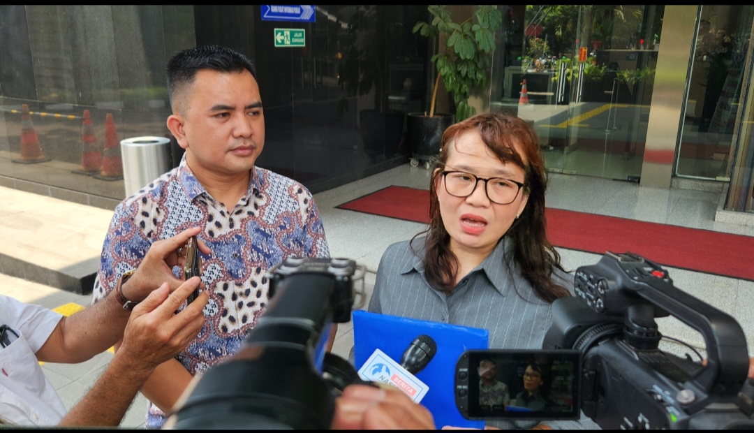 Kuasa hukum Veronika L Giron melaporkan penyidik polri dan BPN Jembrana Bali. (BeritaNasional/Panji)