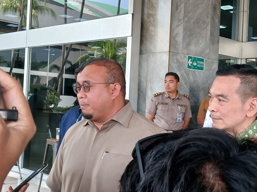 DPR Turun Langsung Temui Demonstran, Tiga Anggota Ditugaskan Anggota DPR Fraksi Gerindra, Andre Rosiade. (BeritaNasional/Ahda)