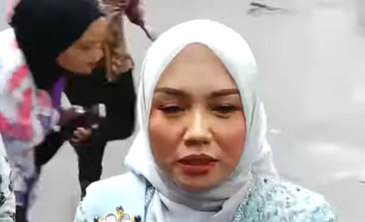 Sekretaris Bidang Kerjasama Luar Negeri PKB Farida Farichah tiba di Kompleks Istana Kepresidenan. (BeritaNasional/tangkapan layar)