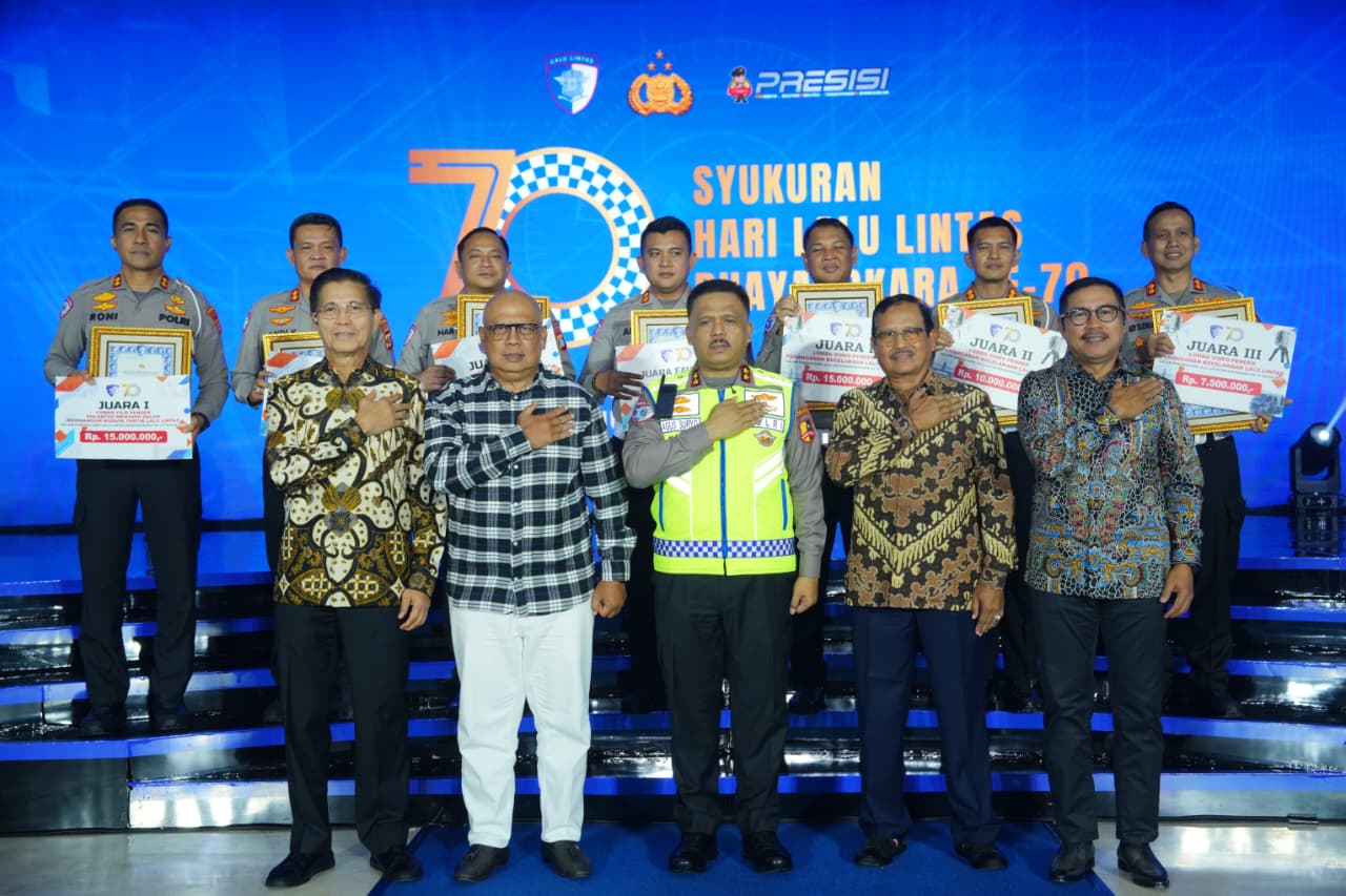 Kakorlantas Polri Irjen Pol Agus Suryonugroho (tengah) telah menggagas Paguyuban Kakorlantas pada Masanya. (Foto/Instimewa/)
