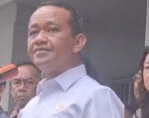 Menteri ESDM Bahlil Lahadalia memberikan keterangan tentang kargo BBM bagi swasta di Jakarta. (BeritaNasional/tangkapan layar)