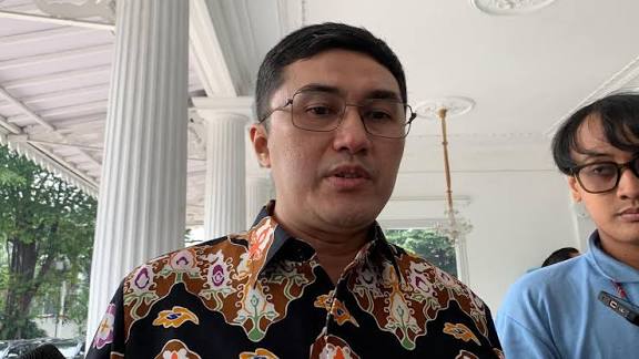 Kepala Badan Komunikasi Strategis Partai Demokrat Herzaky Mahendra Putra saat diwawancarai. (BeritaNasional/Lydia)