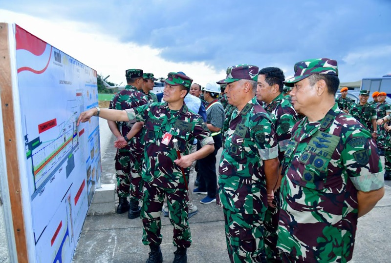Kasau tinjau kesiapan Lanud Roesmin Nurjadin (Beritanasional/Bachtiar)