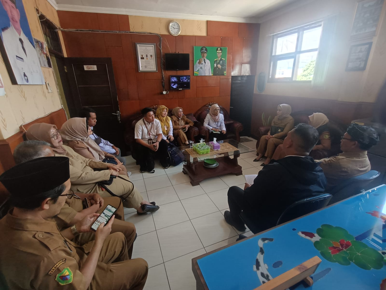 Kemenko PMK menggelar pertemuan koordinasi lintas sektor di Kantor DP2KBP3A Kabupaten Bandung. (Foto/Kemenko PMK)