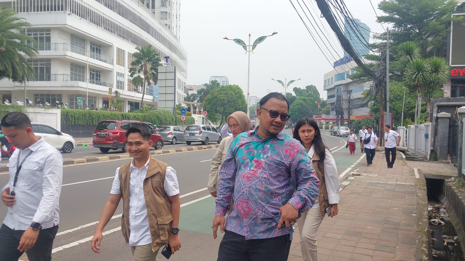 Komisioner Kompolnas Choirul Anam (baju batik). (BeritaNasional/Bachtiarudin Alam)