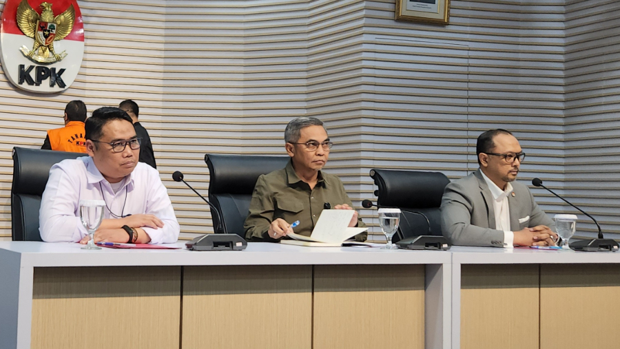 Ketua KPK Setyo Budiyanto memberikan keterangan kepada wartawan di gedung KPK. (BeritaNasional/Panji)