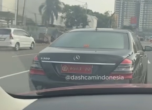 Mabes TNI Pastikan Mercy Ugal-ugalan di Jaksel Gunakan Pelat Palsu. (Foto/istimewa)