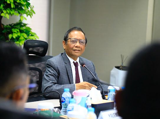 Mahfud MD dalam dalam diskusi Forum Belajar Bersama. (foto/doc. Humas Polri)